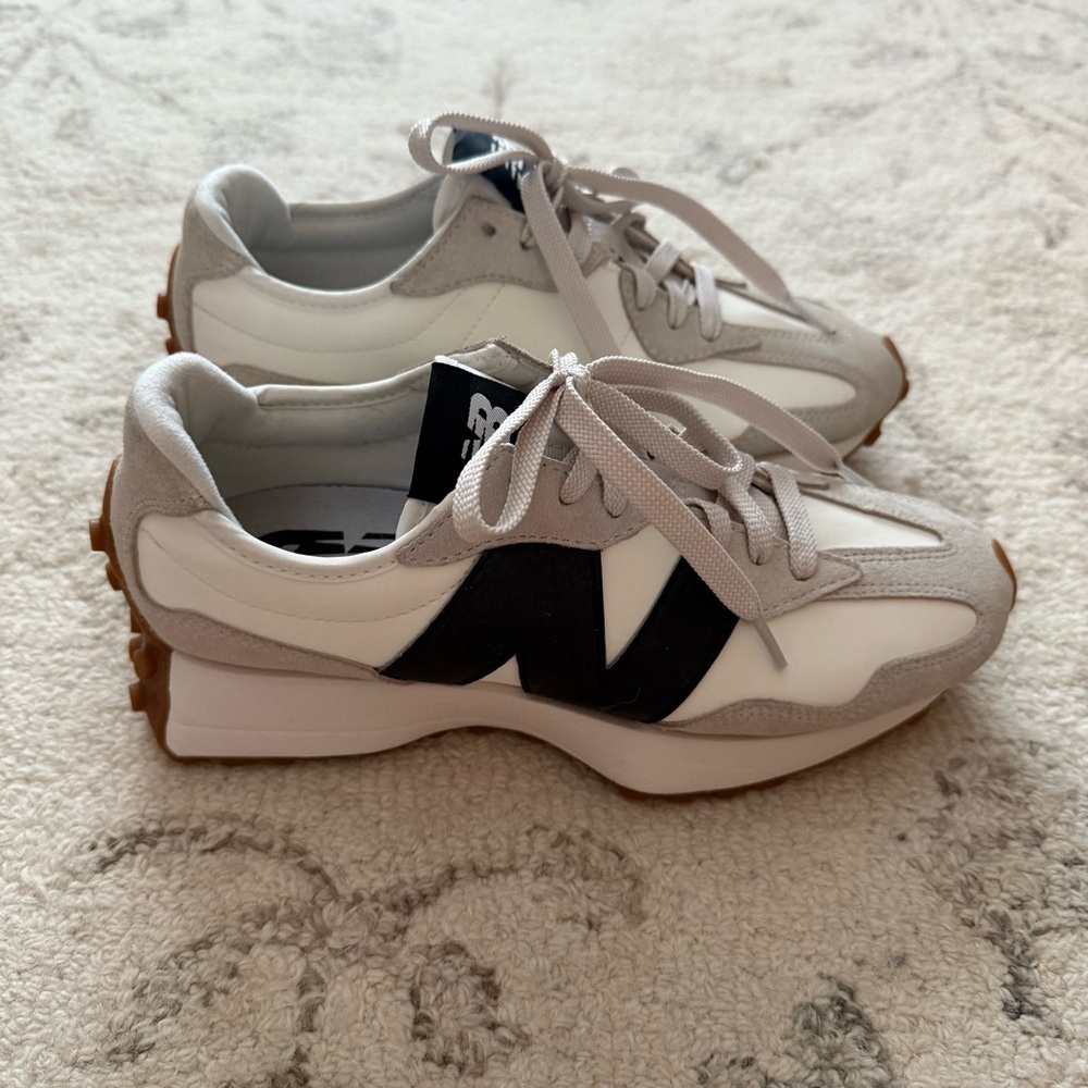 NEW BALANCE Womens 327’s